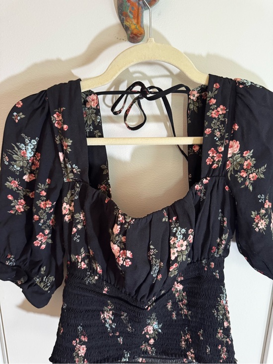 Reformation Tops - REFORMATION floral square neck ruched bodice smocked crop top